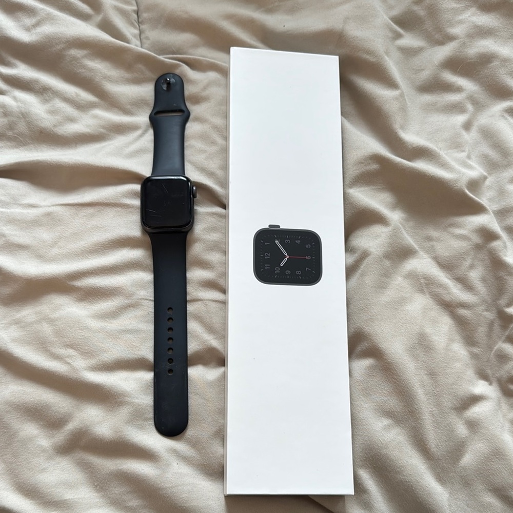 Black Apple Watch SE